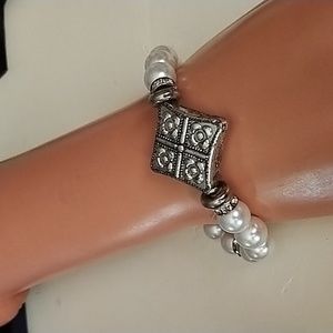 VTG Faux Pearl Stretch Bracelet